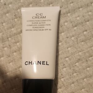 Chanel CC Cream - 40 Beige